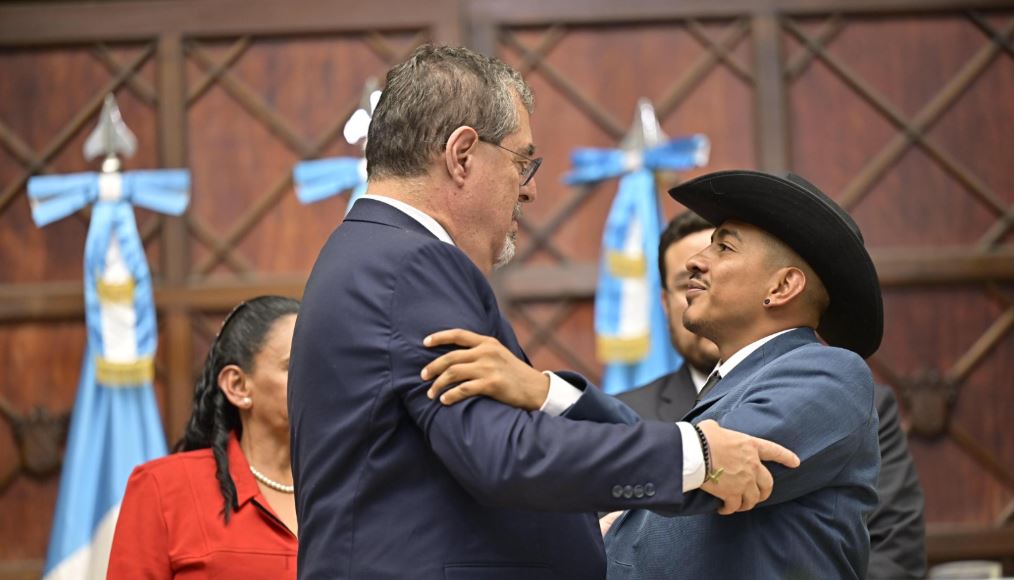 Presidente Arévalo pide disculpas públicas a víctimas de adopciones ilegales