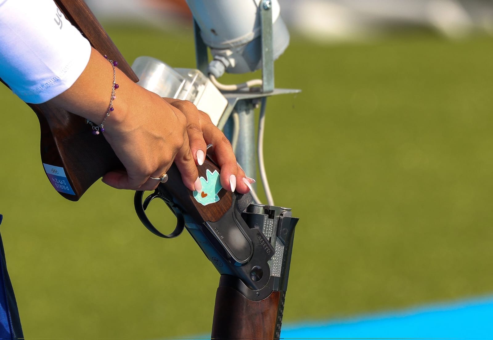 El detalle en el rifle de Adriana Ruano que acapara la atención mundial