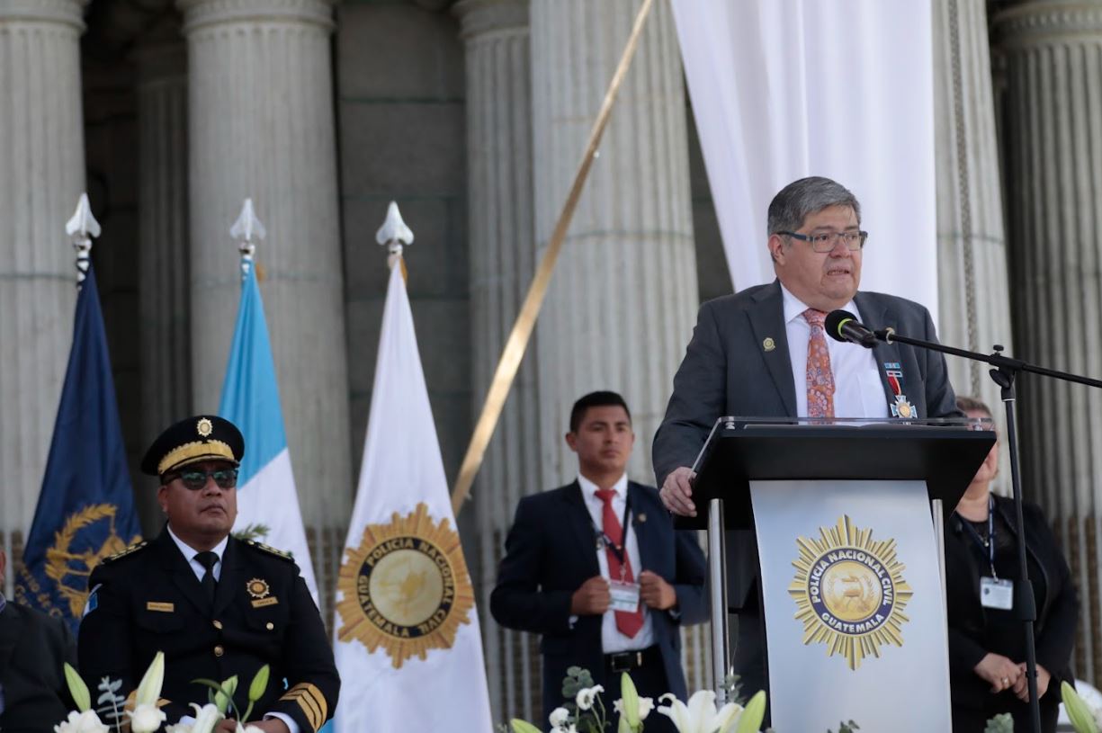 Jiménez también destacó el valor de la PNC al adherirse a los principios de la seguridad democrática. / Foto: Daniel Ordoñez.