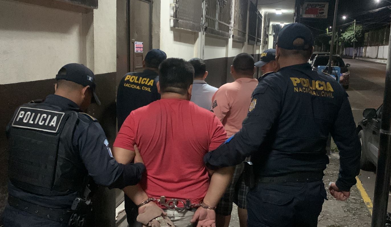 PNC captura a tres sospechosos en Iztapa, Escuintla, por robo de cisterna