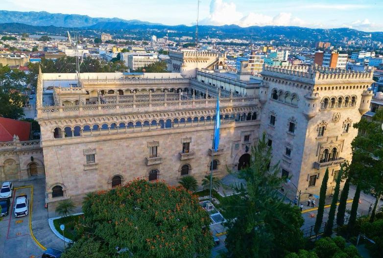 Retirar la seguridad de la PNC a diputados es una decisión estratégica del Mingob