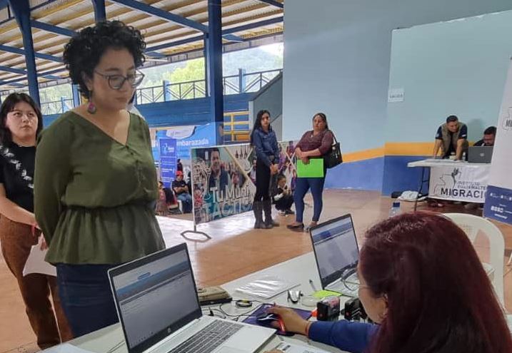 Por segundo día realizan jornada de emisión de pasaportes en Tactic, Alta Verapaz