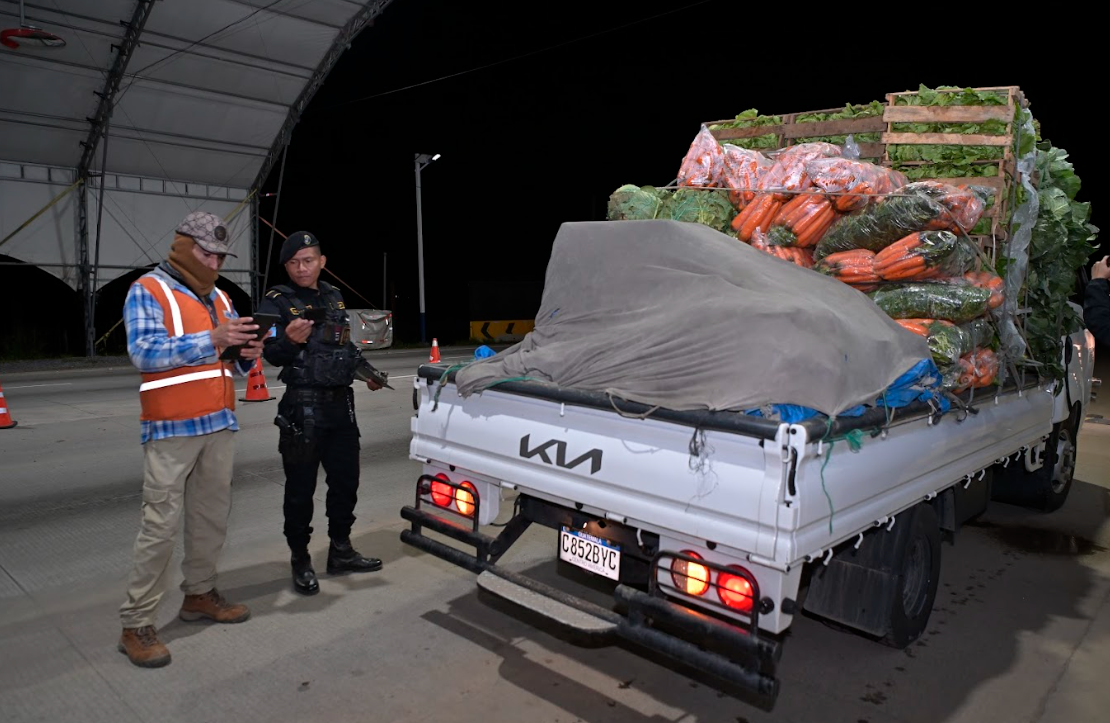 De madrugada: fiscalizan transporte de vegetales que llegan a mercados, por alza de precios