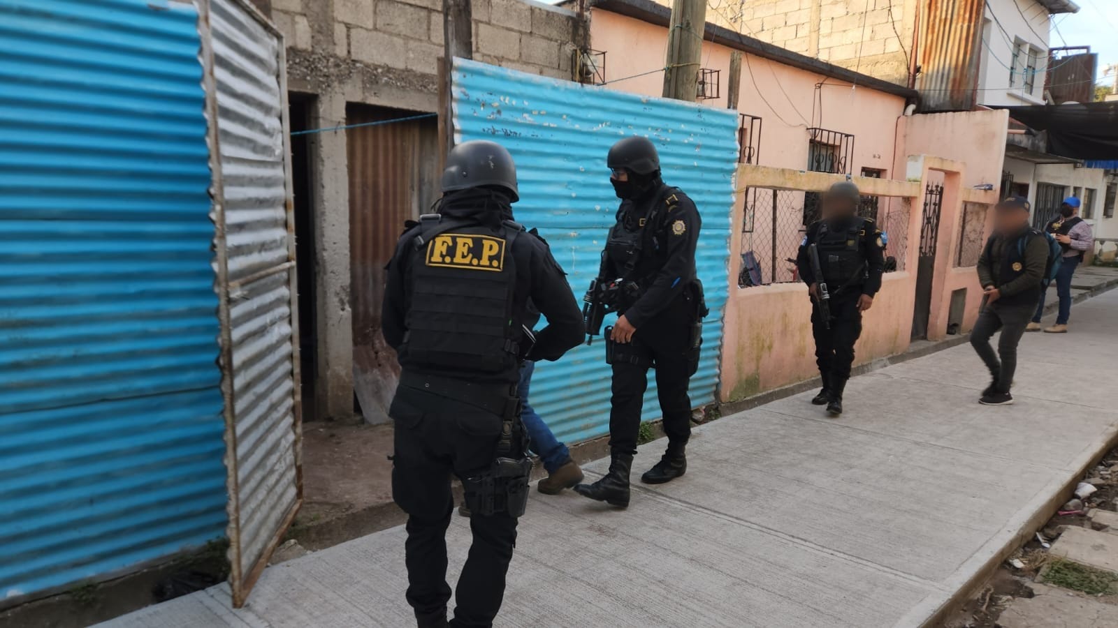 Incautan más de 133 mil quetzales, celulares y armas en zona 18