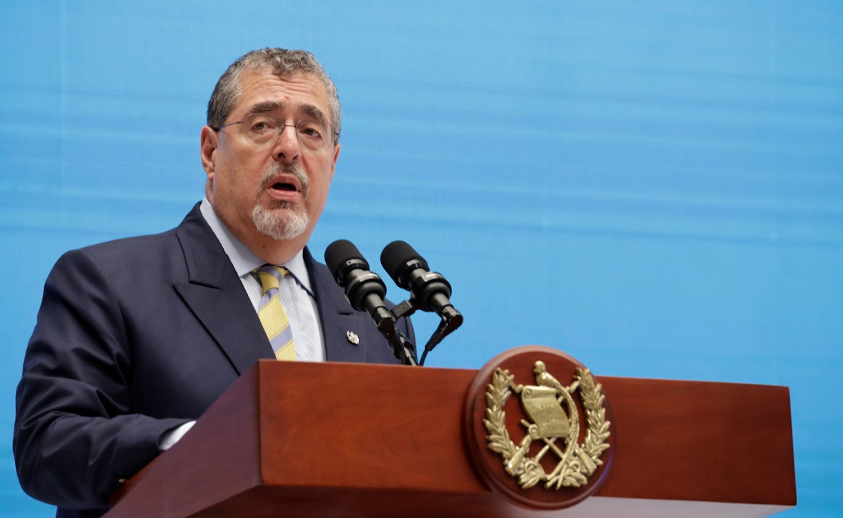 Presidente firma prórroga para pagar el impuesto de circulación
