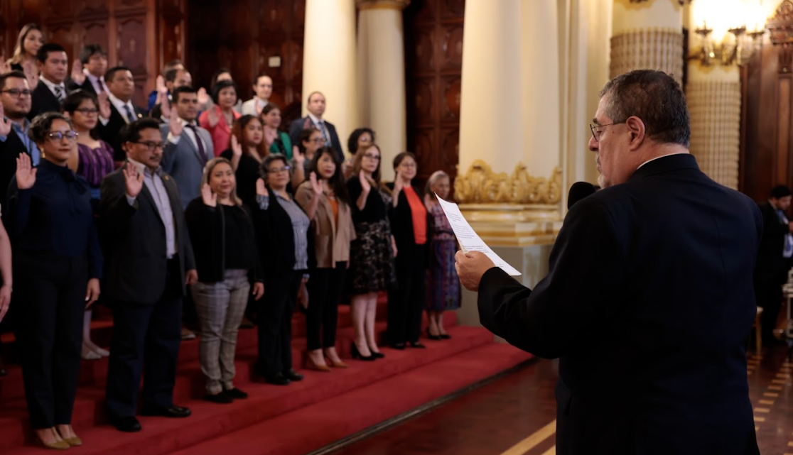 Juramentan a miembros de mesas temáticas de Conaprevi