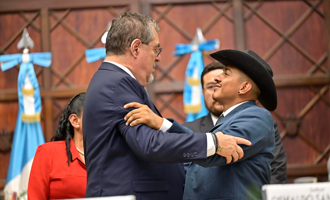 Presidente Arévalo presenta disculpas en nombre del Estado por caso de familia víctima de adopciones ilegales