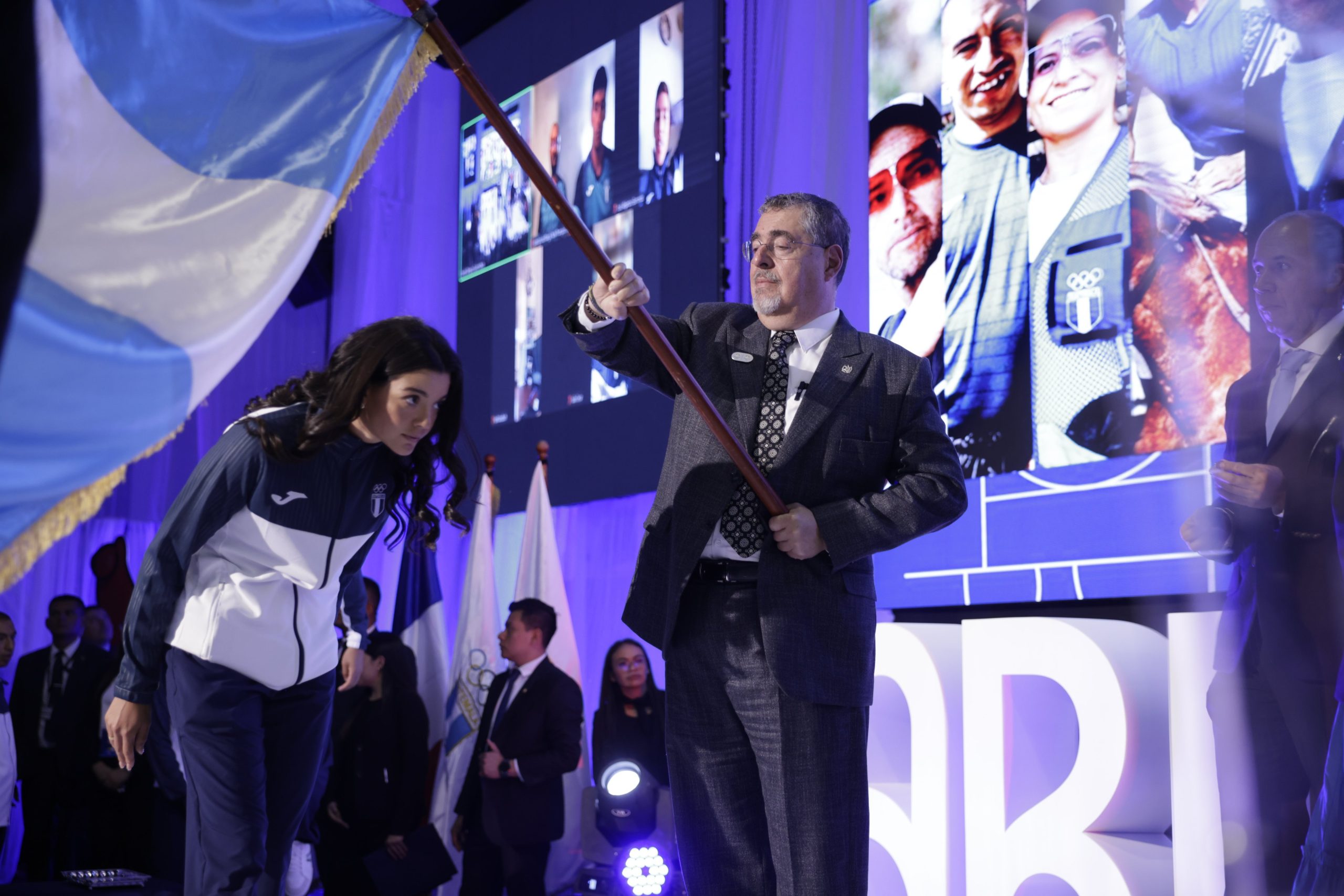 El presidente Bernardo Arévalo participó en la juramentación de los atletas guatemaltecos que irán a los Juegos Olímpicos París 2024.