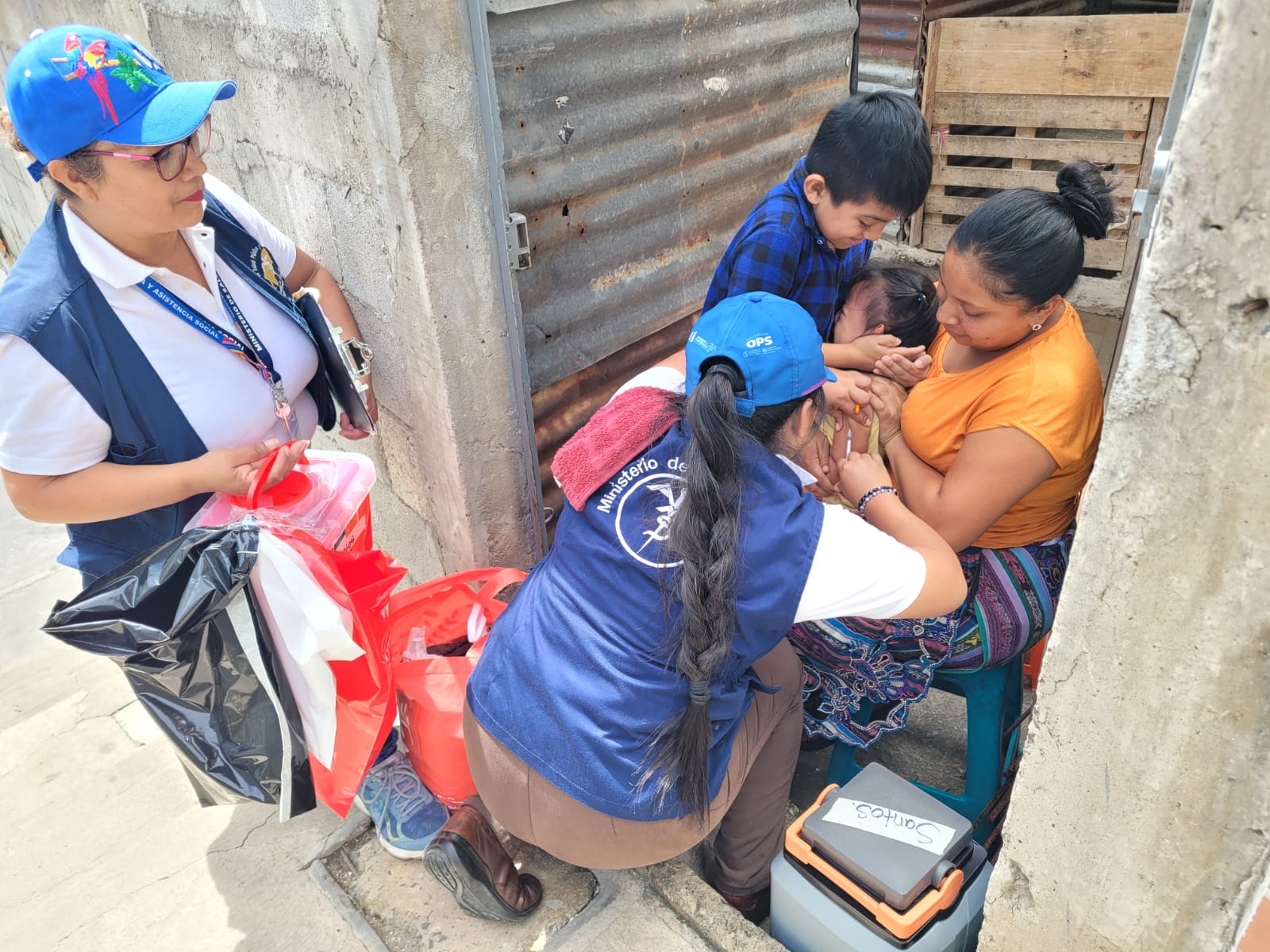 Avanza la campaña de vacunación contra la polio y el sarampión