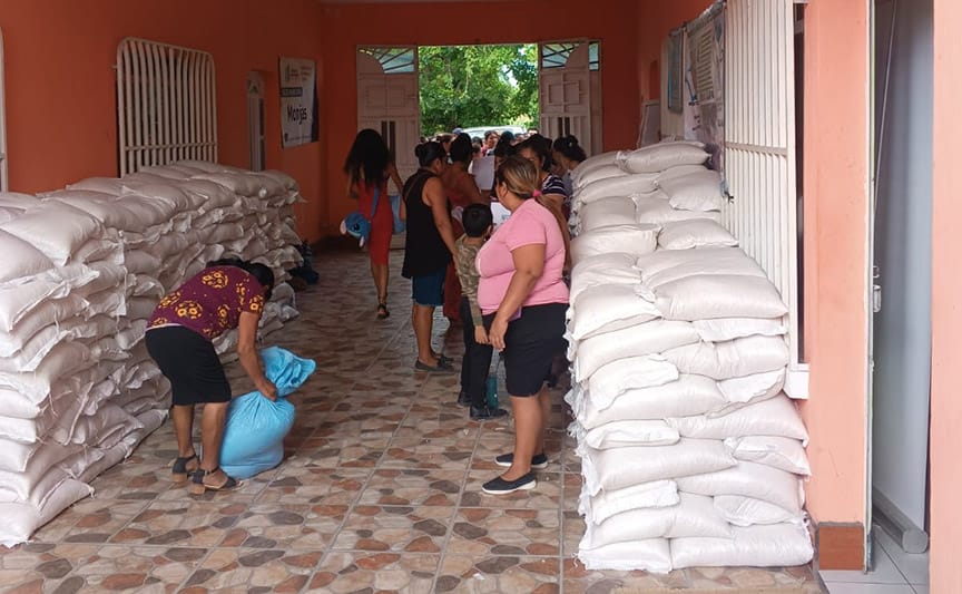 952 familias beneficiados con entrega de alimentos en Jalapa