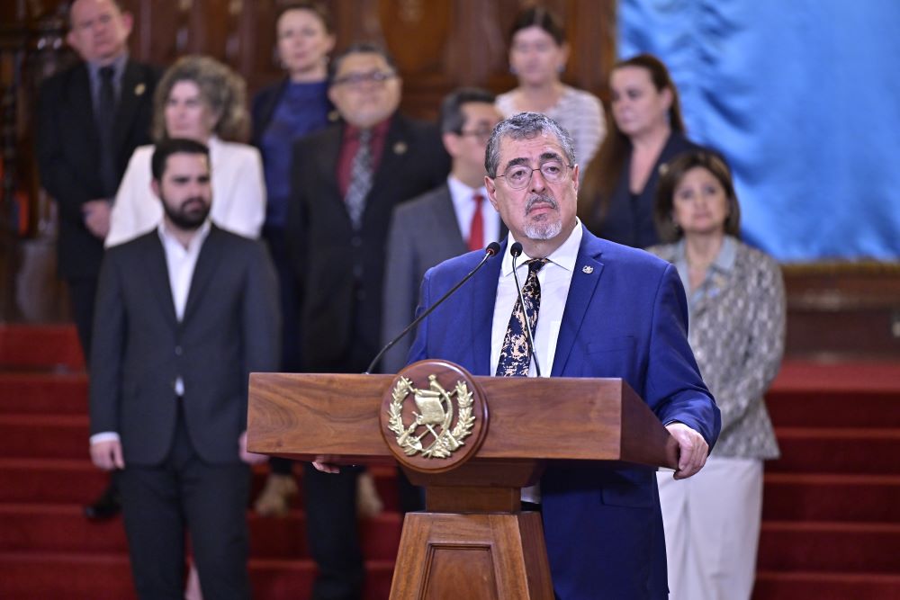 El presidente Bernardo Arévalo presentó una solicitud de antejuicio contra la fiscal general por violaciones a la Constititución.