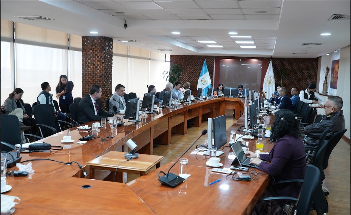 Avanzan diálogos de la mesa de transformación digital en Guatemala
