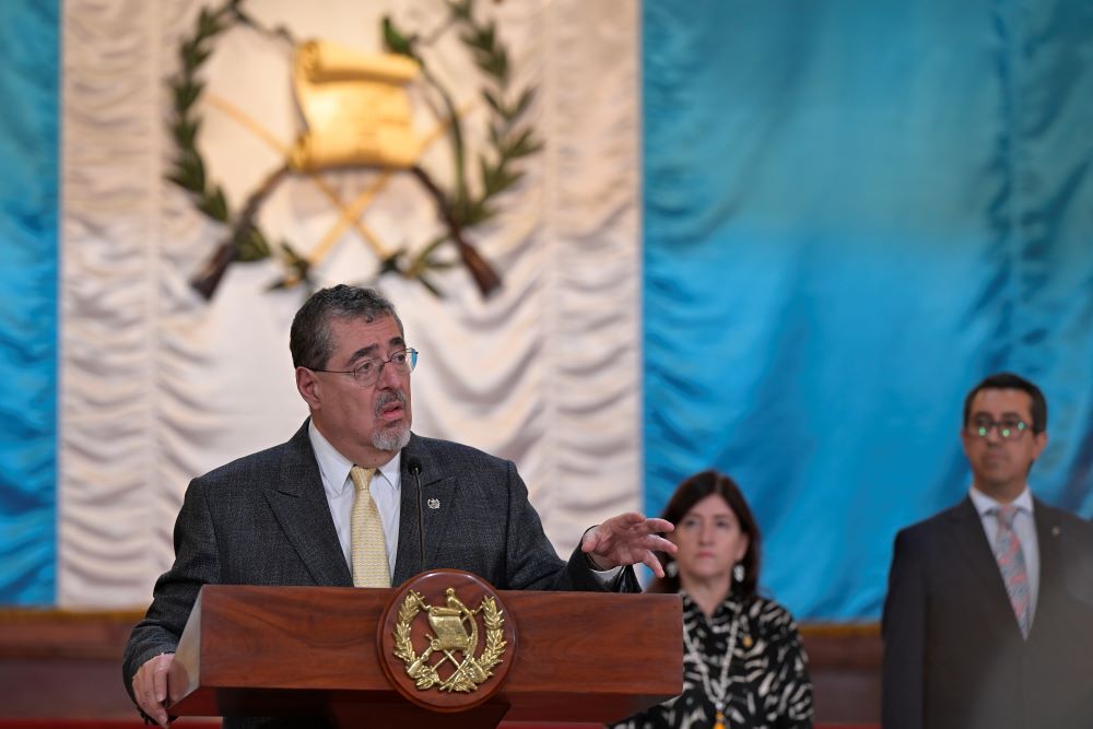 El presidente Bernardo Arévalo rechaza la represión contra la oposición en Venezuela.