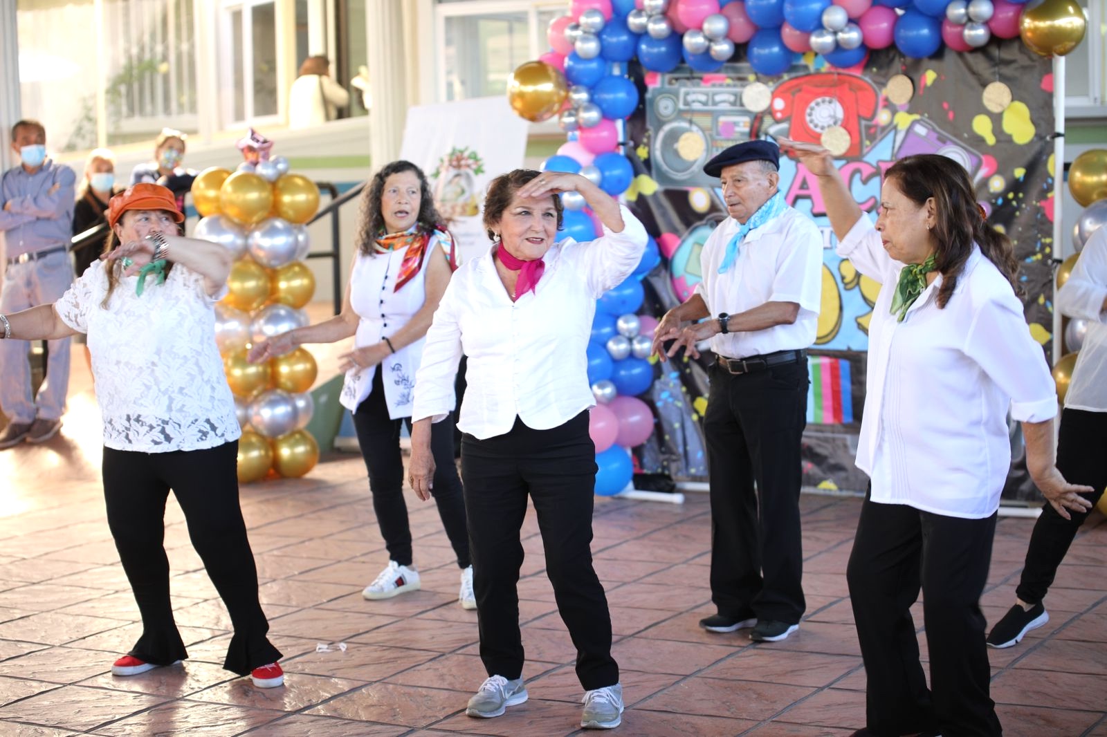 IGSS promueve el baile como parte de la terapia integral para adultos mayores