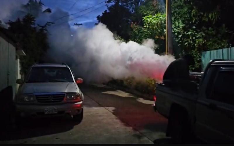 Combaten el dengue al caer la tarde en Santa Rosa de Lima
