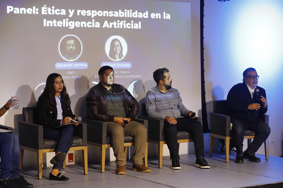 Expertos debatieron en México sobre los desafíos que enfrenta la IA por la falta de legislación al respecto.