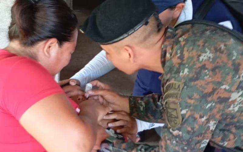 Ejército de Guatemala participa en proyectos como vacunación a nivel nacional. / Foto: MINDEF.