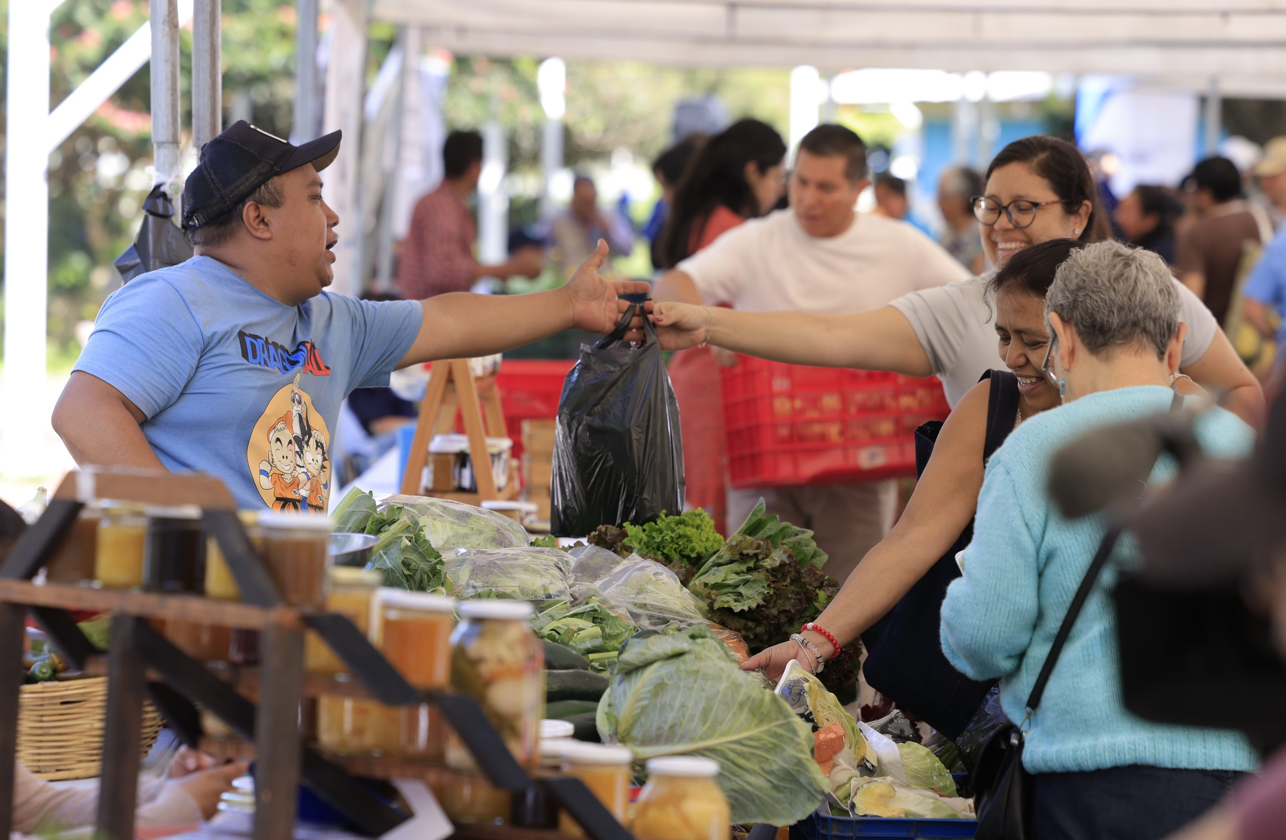 MAGA efectúa tercera Feria del Agricultor, en Campo de Marte