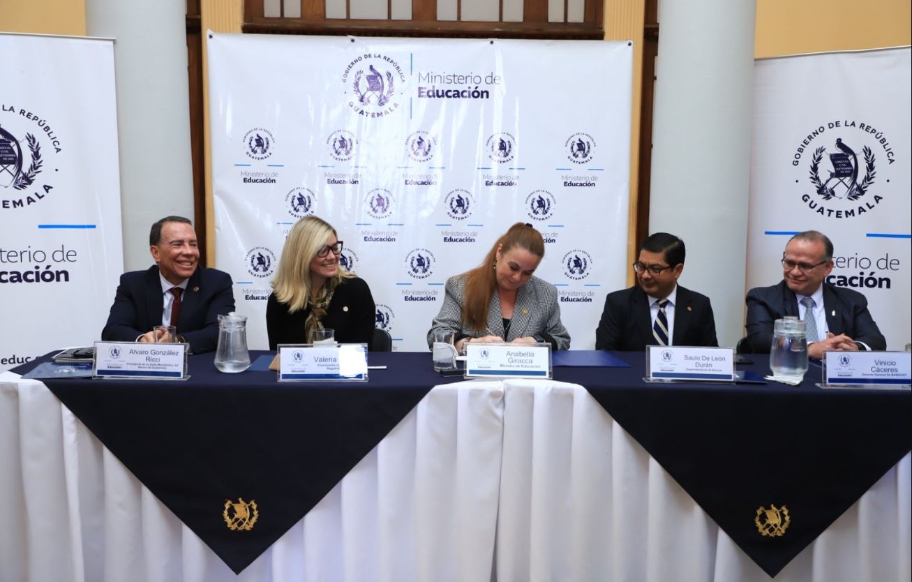 Firman convenio de cooperación para impulsar la educación financiera