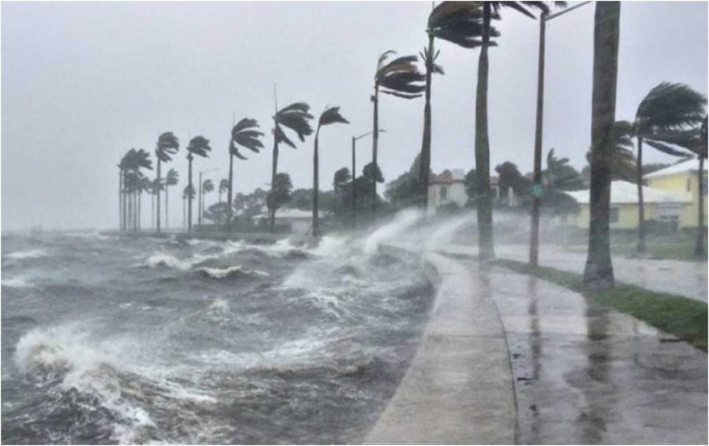 Cientos de personas refugiadas y carreteras bloqueadas en Puerto Rico por huracán Ernesto