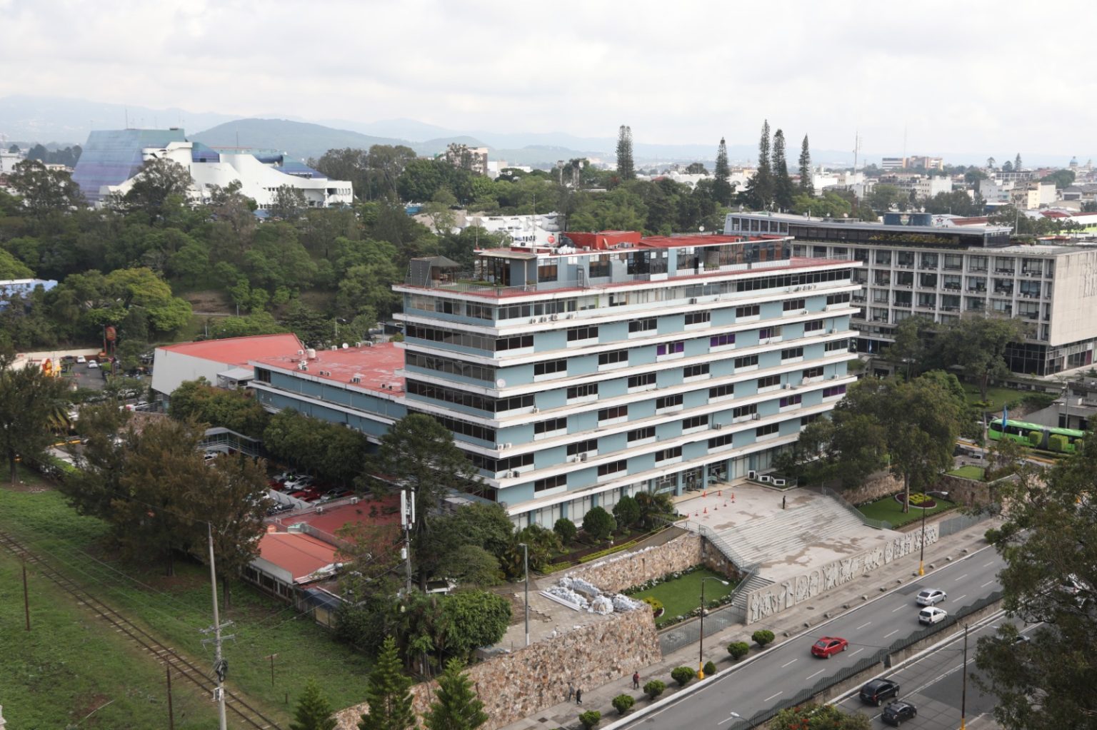 Las autoridades del Instituto Guatemalteco de Seguridad Social garantizan las prestaciones de sus afiliados por riesgos de invalidez, vejez y sobrevivencia. / Foto: IGSS.