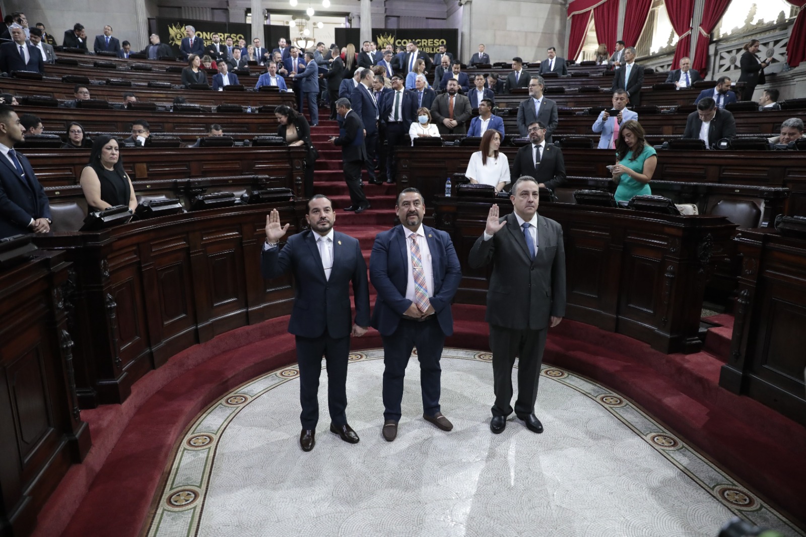 Diputados juramentan a secretario y subsecretario de Conamigua