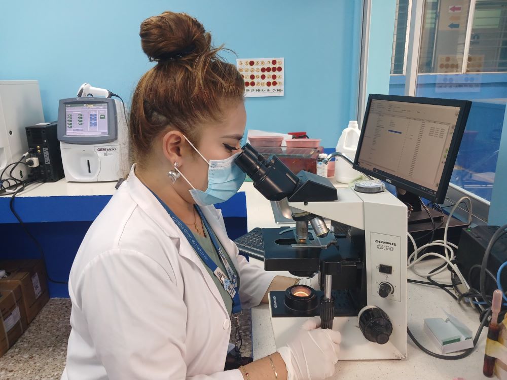 El nuevo laboratorio clínico del Hospital Nacional de Jalapa cuenta con equipo moderno y personal capacitado para brindar un servicio de calidad.