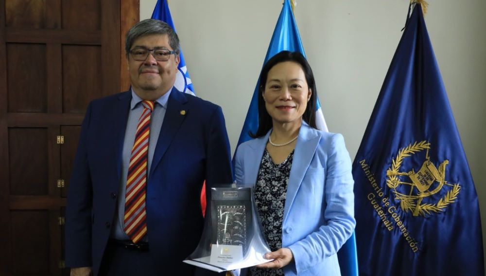 Ministro de Gobernación, Francisco Jiménez se reunió con la embajadora de China (Taiwán) como parte del acercamiento institucional en materia de cooperación internacional. / Foto: Mingob.