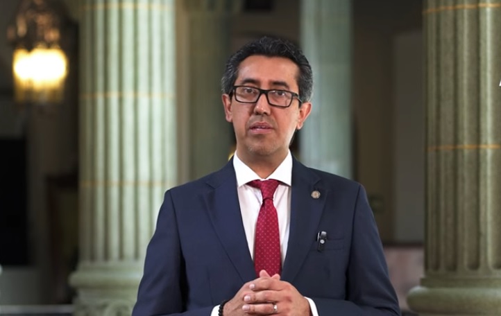 Ministro Jonathan Menkos explica en qué consisten los programas cuestionados en el presupuesto