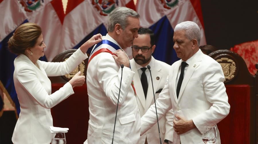Luis Abinader asume presidencia de República Dominicana para su segundo y último mandato