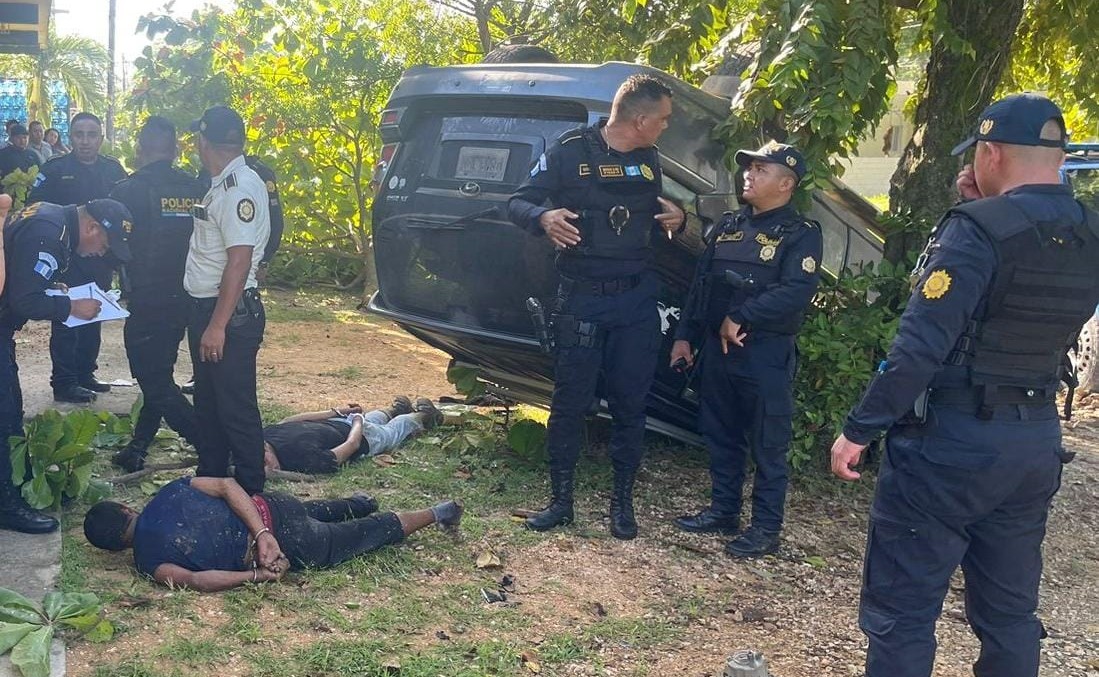 Acciones de PNC permiten la detención de supuestos robacarros en Petén