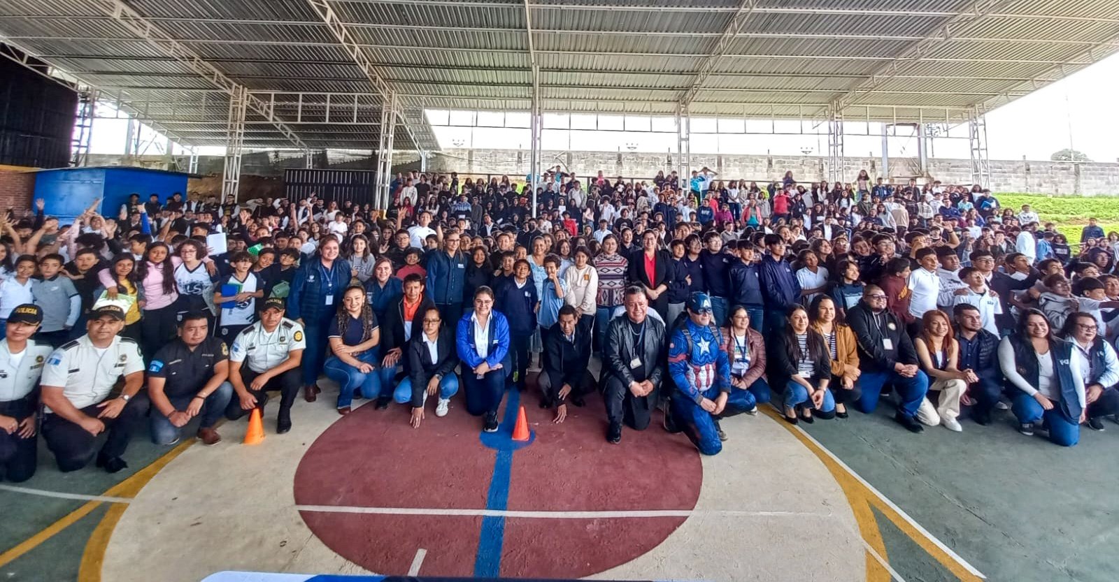 Más de 400 estudiantes de San José Pinula participaron en la feria interactiva Ciber-Protegidos. / Foto: SVET.