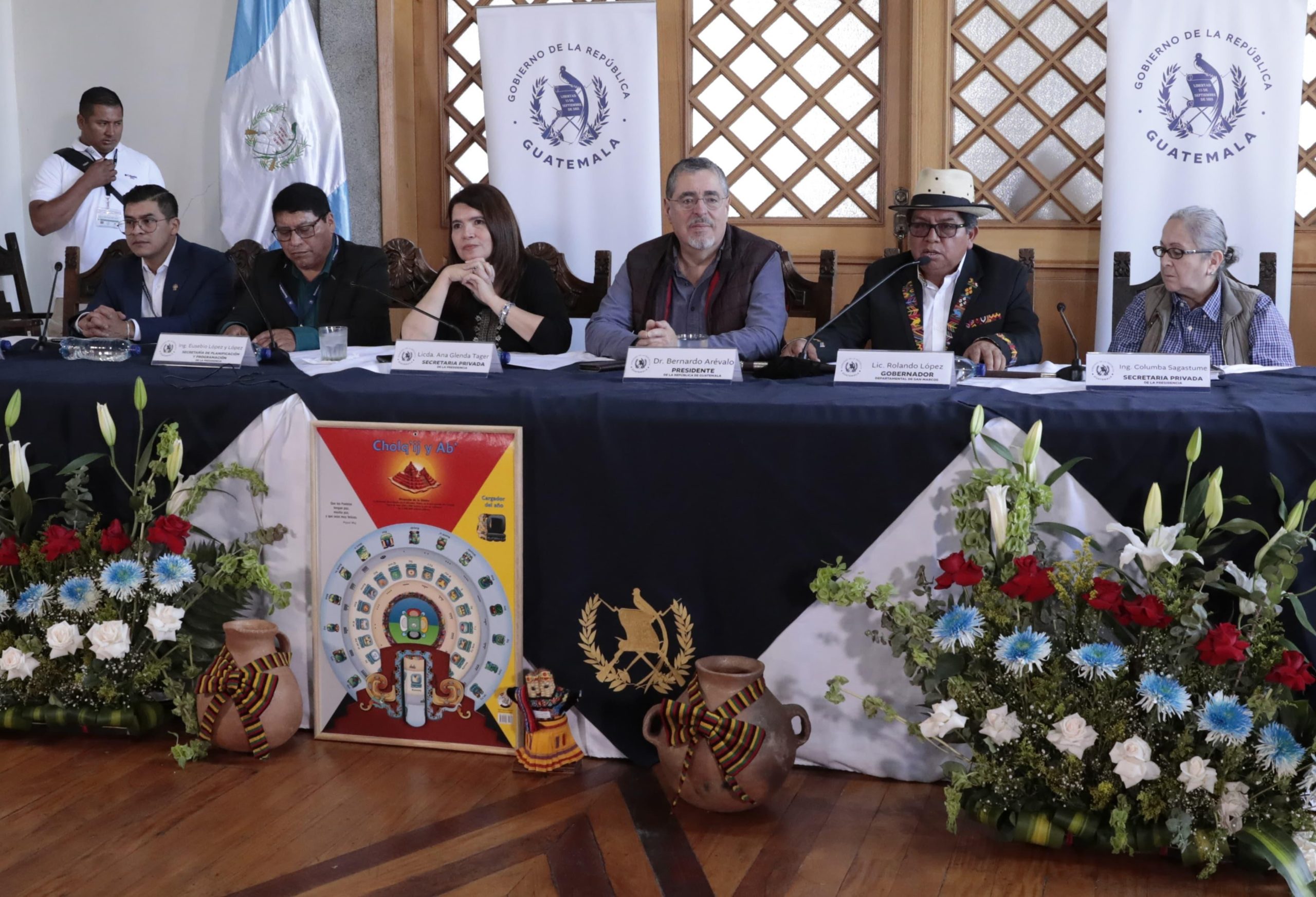 Presidente Bernardo Arévalo sostuvo varias reuniones con autoridades indígenas ancestrales y alcaldes municipales del departamento de San Marcos. / Foto: Daniel Ordóñez.