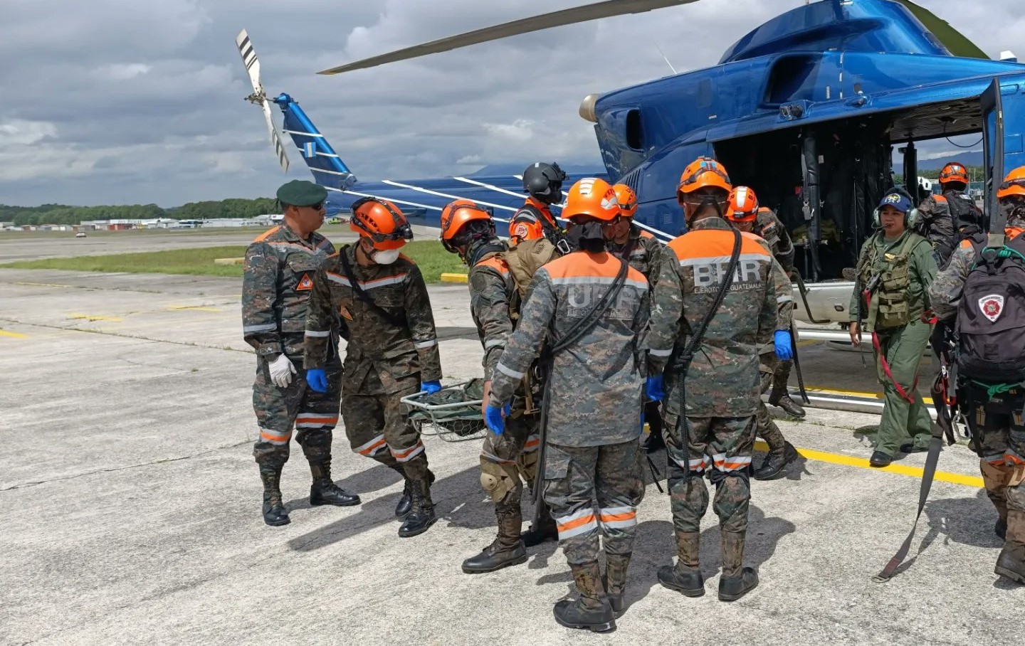 Identifican y trasladan cuerpos de las víctimas del accidente aéreo en Escuintla