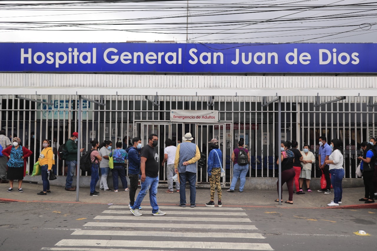 Hospital San Juan de Dios encontró medicamentos en los casilleros del personal. /Foto: DCA.