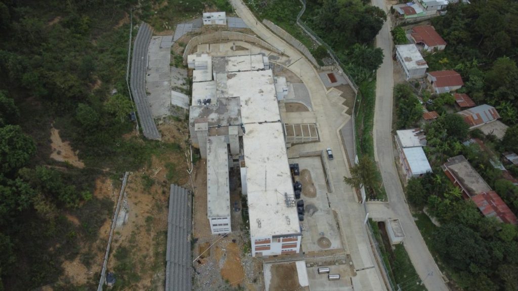 Han pasado 16 años desde que se inició con la construcción del Hospital de San Pedro Necta, Huehuetenango. La obra sigue inconclusa. /Foto: CIV.