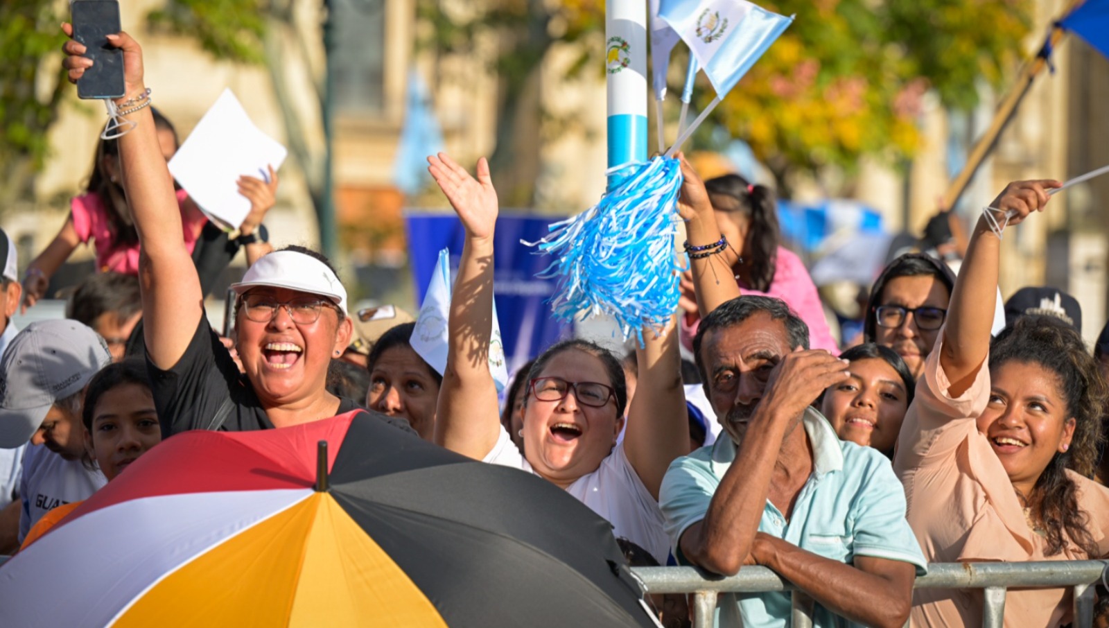 Ministra Grazioso dio su discurso ante un pueblo alegre por la llegada de los atletas olímpicos. /Foto: Gobierno de Guatemala.