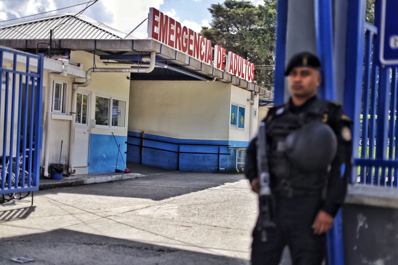 Ejército y PNC refuerzan seguridad en Hospital Roosevelt