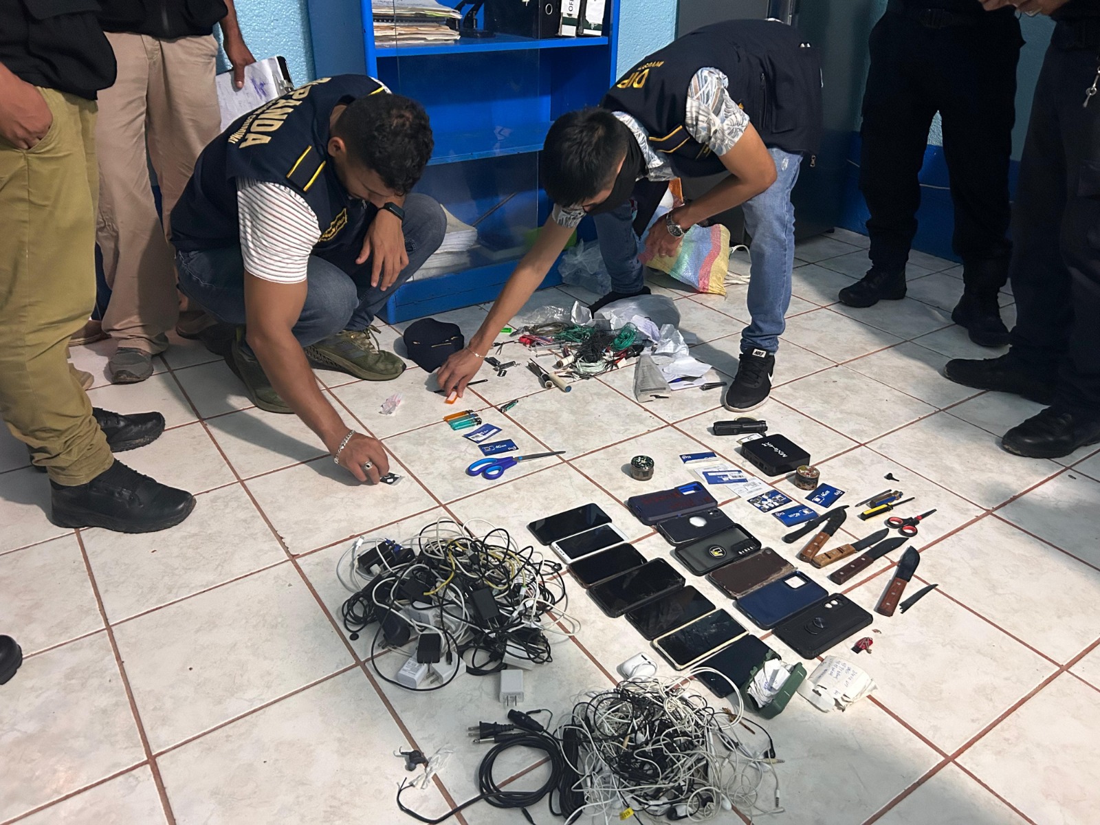 PNC ejecuta requisas y puestos de control en centros preventivos del país
