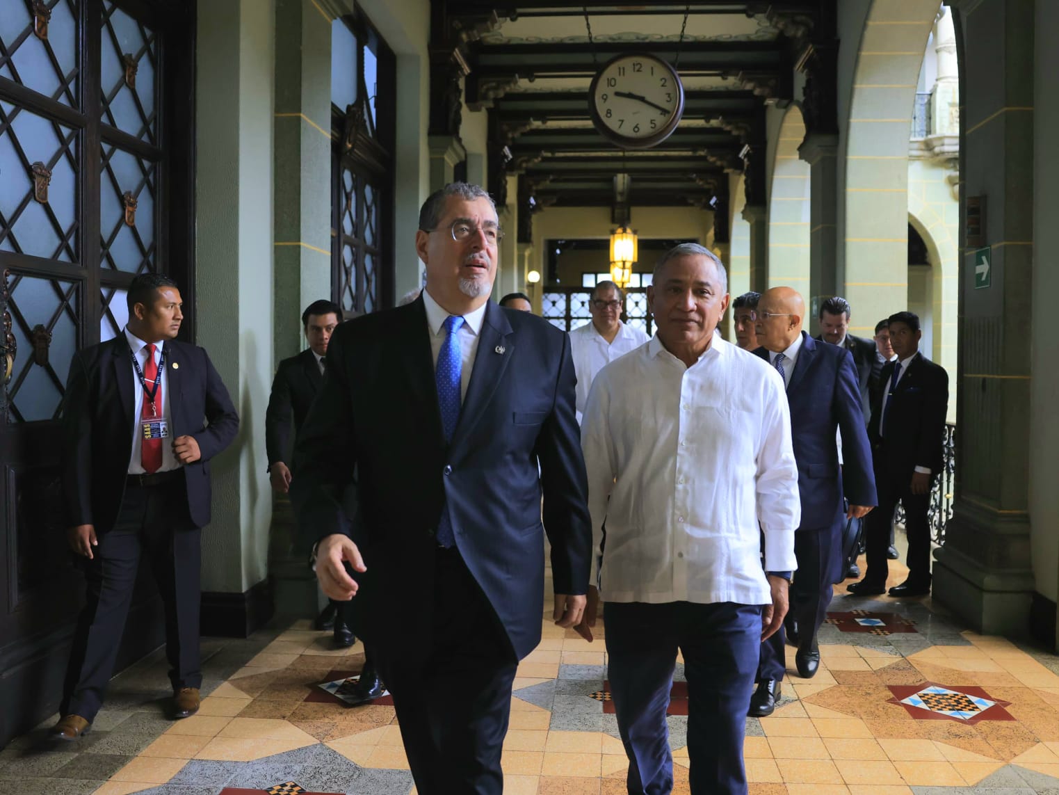 Presidente Arévalo y John Briceño sostienen reunión en el Palacio Nacional de la Cultura
