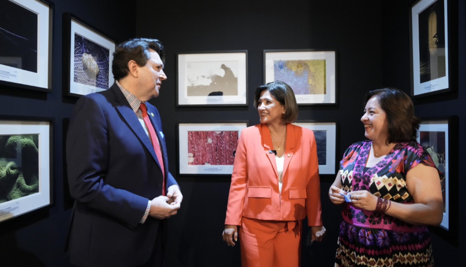 Vicepresidenta Herrera visita nuevo espacio para exposición de Fotocyt