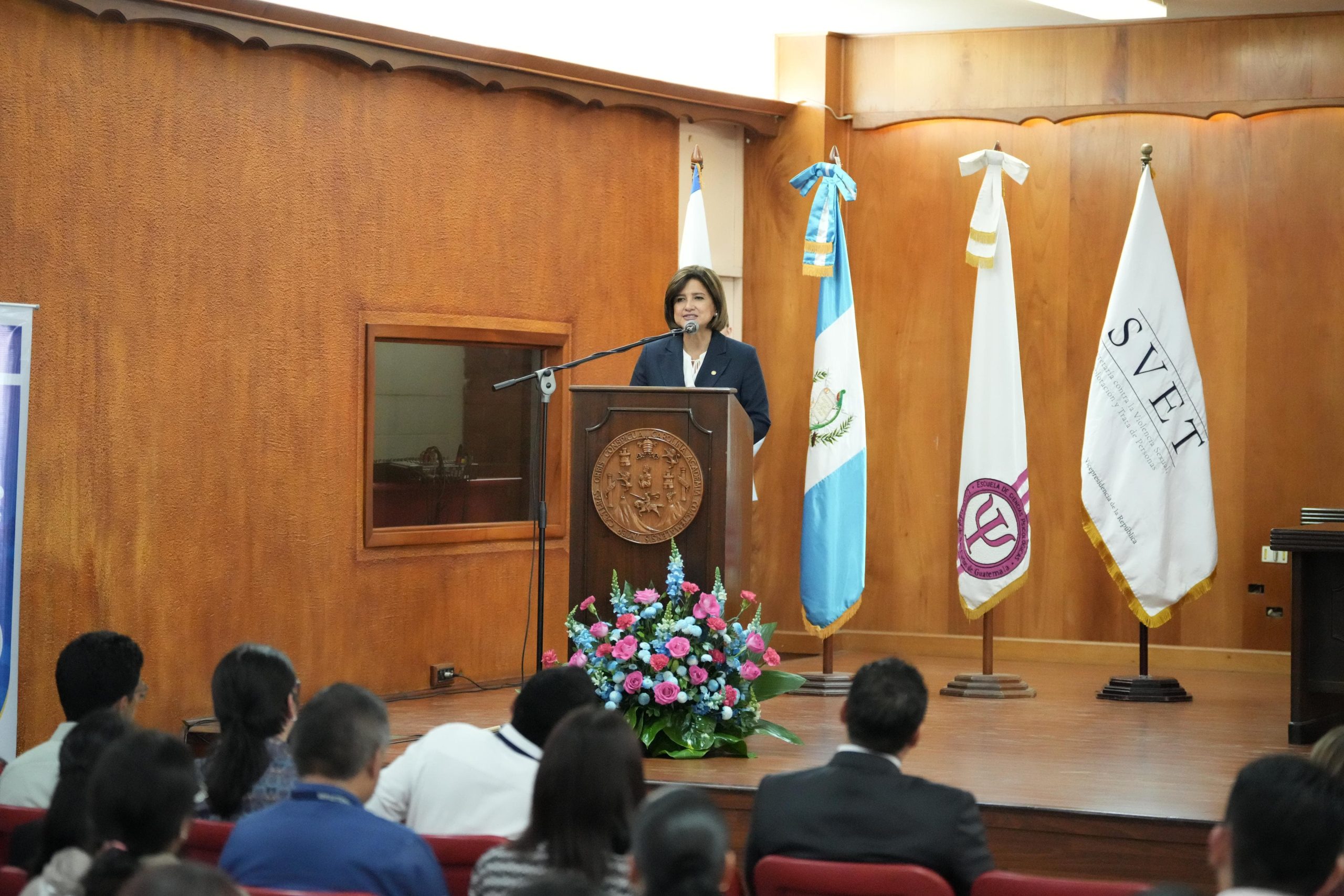 Vicepresidenta Karin Herrera en seminario de la Usac sobre la violencia sexual. / Foto: Vicepresidencia de la República.