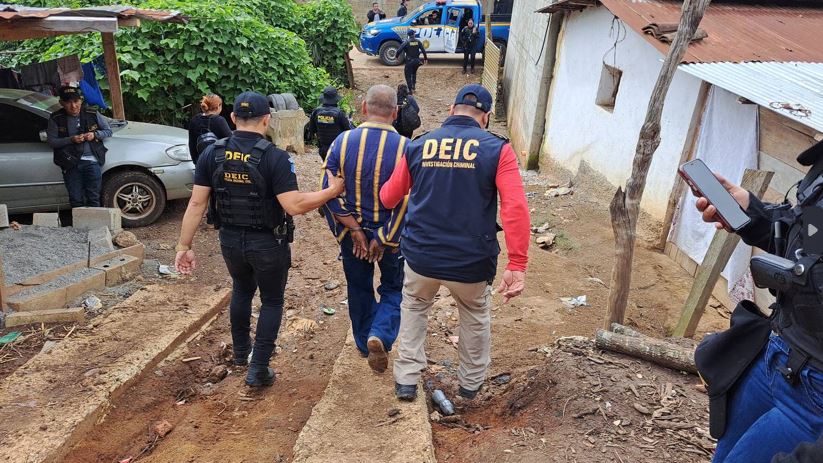 Aprehensión y decomiso de armas en Santa María Xalapán, Jalapa