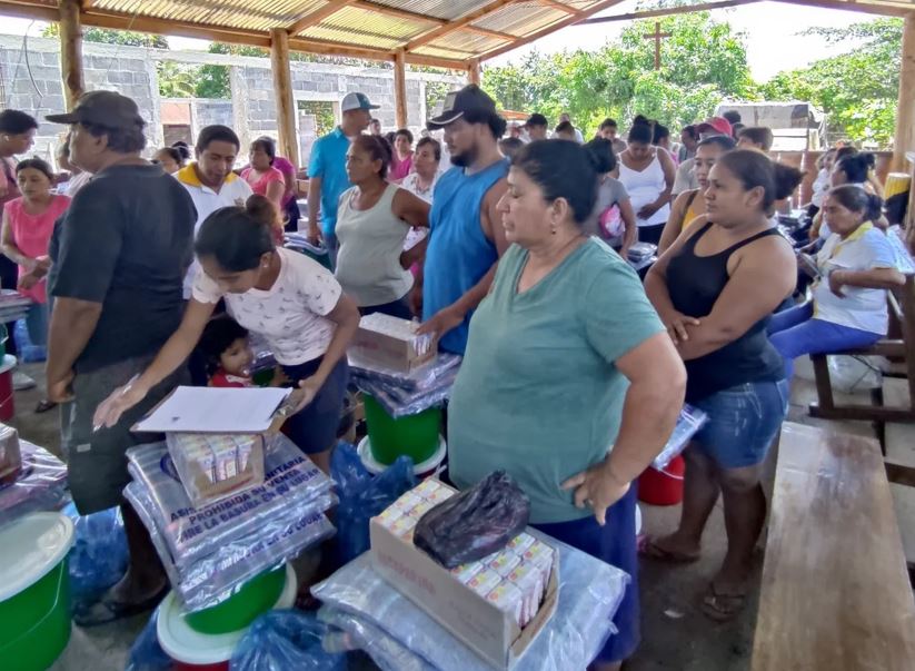 Entregan ayuda humanitaria a familias afectadas por lluvias en Santa Rosa