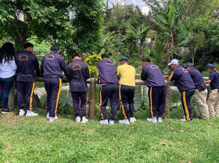 Jóvenes de Casa Intermedia visitan granja integral del MAGA