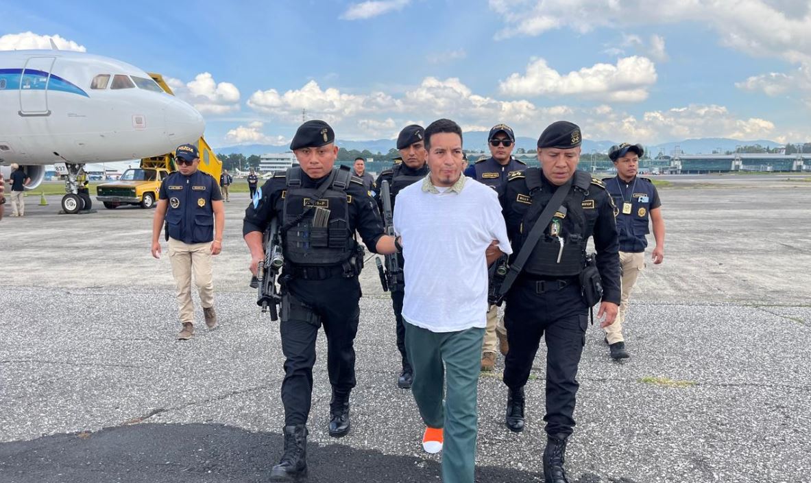 Deportan a exsubinspector de la PNC sindicado de muerte de canadiense y guatemalteco
