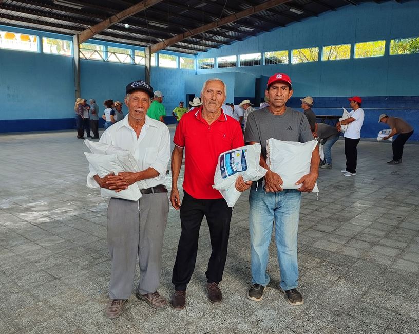 Entregan semillas mejoradas a agricultores de Sanarate, El Progreso