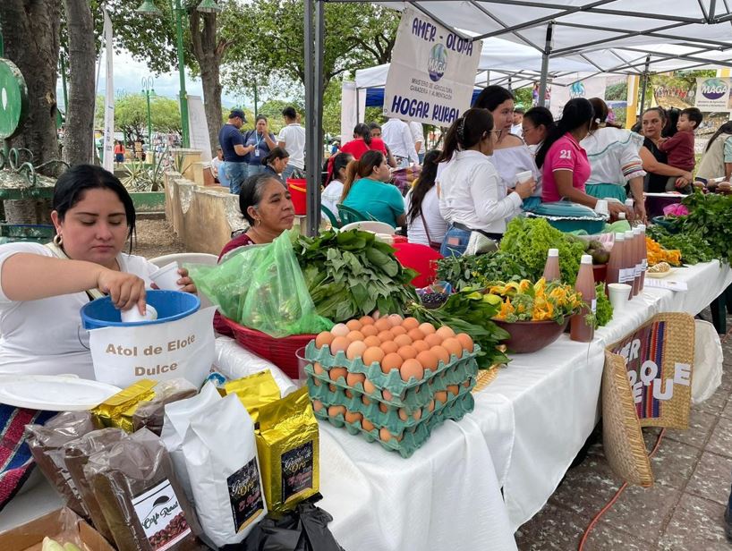 Feria del Agricultor ofrece una variedad de productos a los chiquimultecos