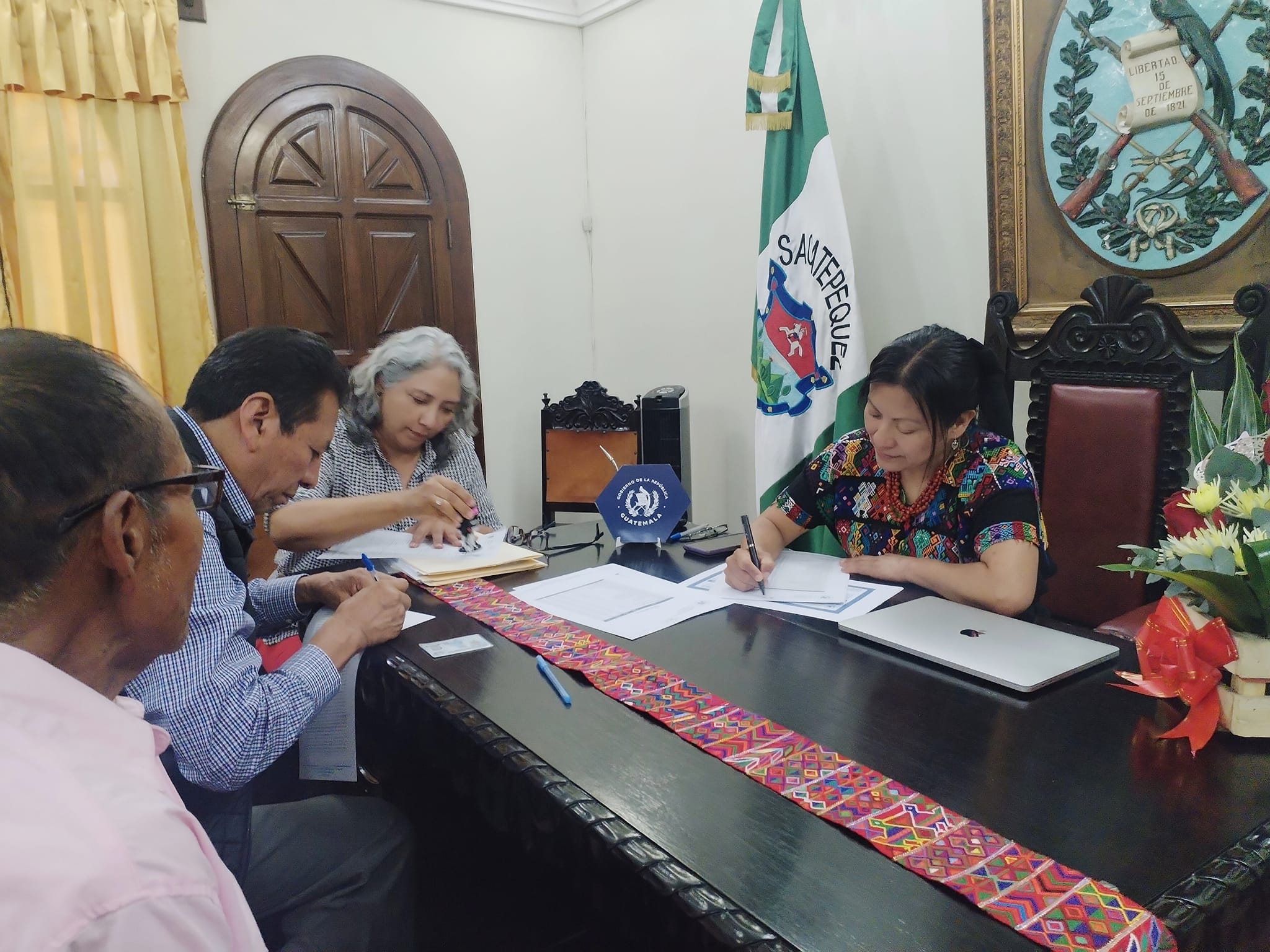 Firman convenios de desarrollo para San Lucas y Santa María de Jesús, Sacatepéquez
