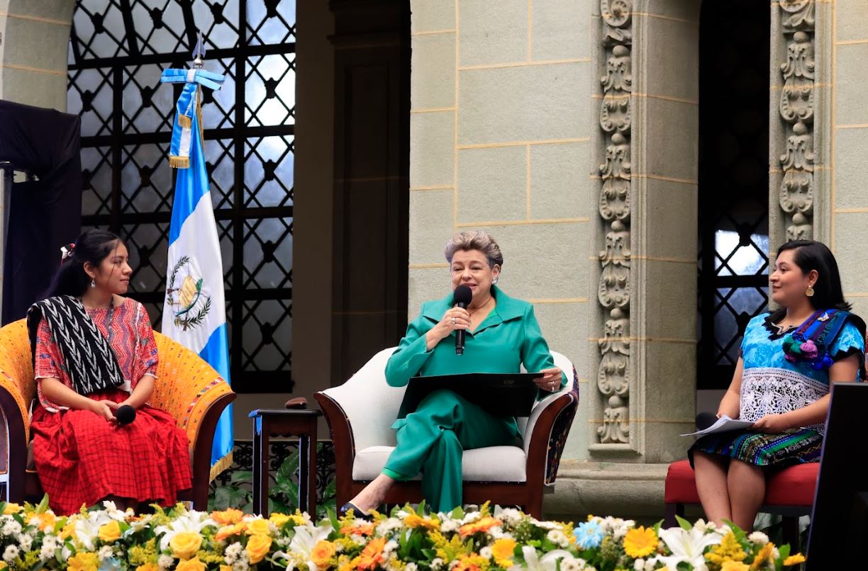 Las voces de la doctora Lucrecia Peinado y de las representantes de las fundaciones presentes dejaron claro que la juventud no es solo el futuro, sino también el presente de la nación. / Foto: Dickens Zamora.